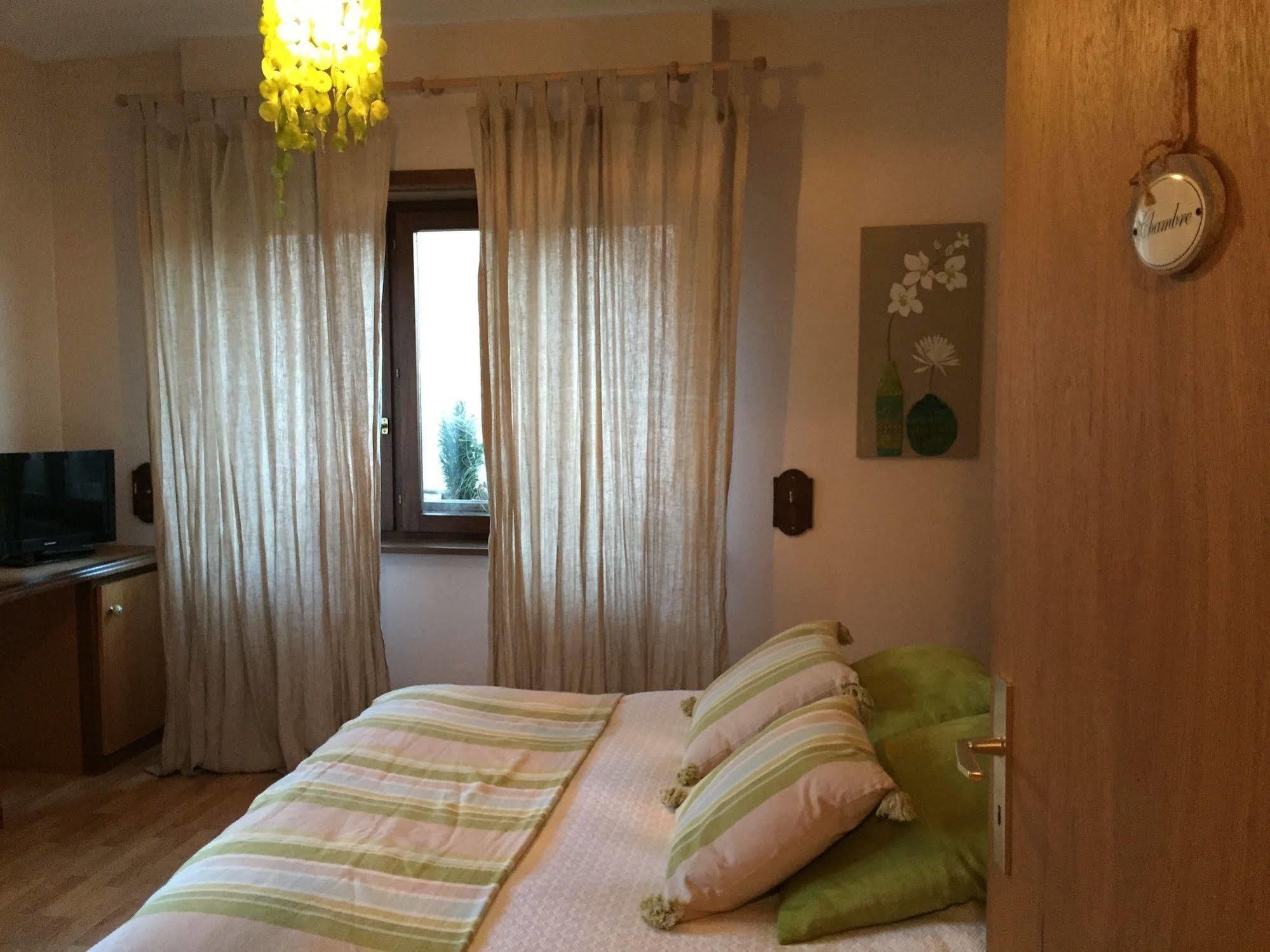 Schwenheim シャンブル ドゥーテ レカン デ サヴェール Bed & Breakfast エクステリア 写真